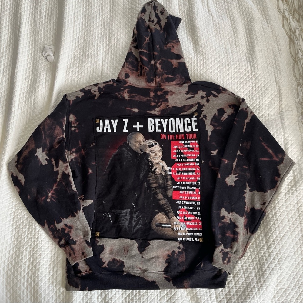 Jay z and Beyoncé On the Run tour 2014 women’s sweatshirt Large. Pre-owned. EUC